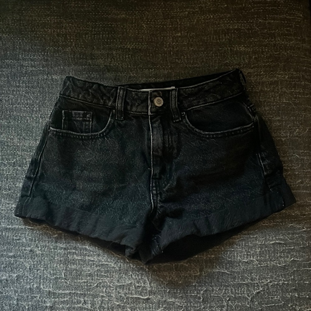 Black Pacsun mom shorts